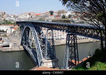 Ponte de D. Luis Ho, il ponte sul fiume Douro, Porto, Portogallo settentrionale, Portogallo, Europa Foto Stock