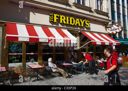 TGI Fridays catena Ristorante Esteriore La strada di Na Prikope centrale di Praga Repubblica Ceca Europa Foto Stock