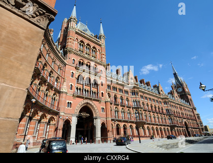 La stazione di St. Pancras e Renaissance Hotel, London St Pancras, St Pancras International, Londra, Inghilterra, Regno Unito Foto Stock