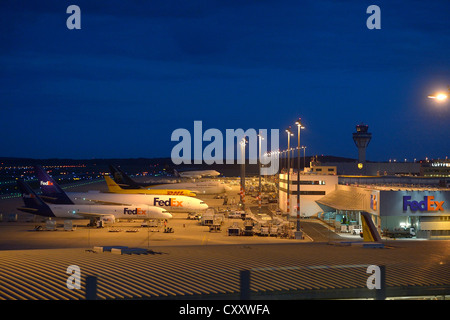 Colonia Bonn, settore cargo, di notte, crepuscolo, Colonia, nella Renania settentrionale-Vestfalia Foto Stock