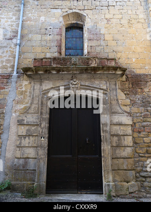 Scena medievale che mostra gli antichi edifici in pietra del villaggio di collina di Fanjeaux, Aude Languedoc, Francia Foto Stock