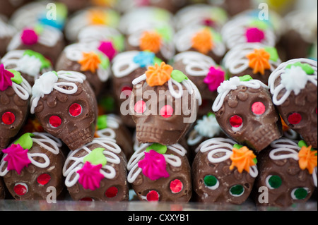 Scatola di cioccolatini di teschi per il giorno dei morti in Messico Foto Stock