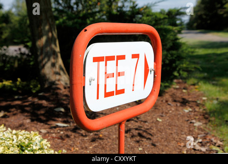 Cartello in un campo da golf, modo al raccordo a T 7. Foto Stock