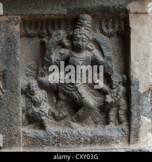 Sculture di Karana danza sul Nataraja Tempio della Gopuram, Chidambaram, India Foto Stock
