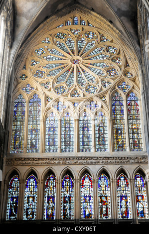Vista interna, portale ovest, Cattedrale di Saint-Étienne, costruito tra il 1220 e 1520, Metz, Lorena, Francia, Europa Foto Stock