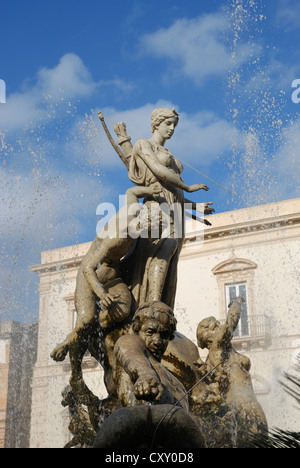 La Fontana di Diana (Fontana di Diana), Piazza Archimede, Siracusa, Sicilia, Italia. Foto Stock