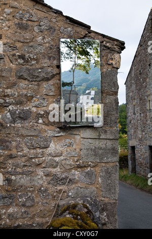 Viale di specchio di uscita in Starbutton vicino Kettlewell nel Nord Yorkshire Dales, REGNO UNITO Foto Stock