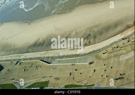 Vista da Skywalk presso la torre di Blackpool. Foto Stock