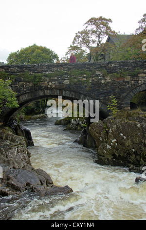 Ponte e cascata, Fiume Llugwy, Betws-y-Coed, Snowdonia, Gwynedd, il Galles del Nord, Gran Bretagna Foto Stock