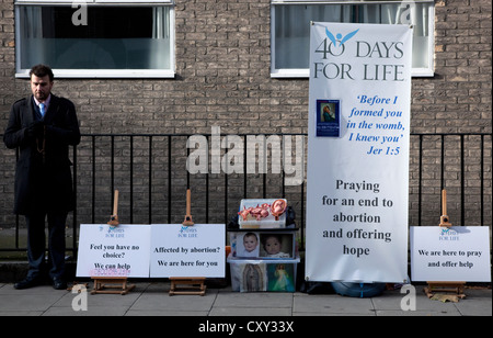 Christian campagna anti-aborto veglia di preghiera al di fuori del controllo delle nascite clinica di Londra Foto Stock