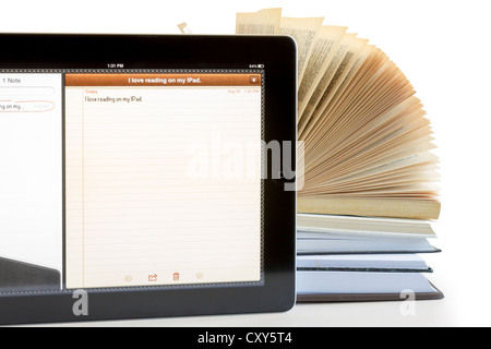 La terza generazione di iPad con libri Foto Stock