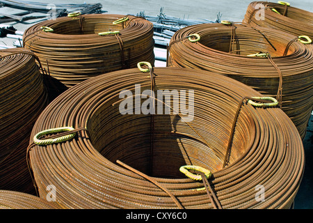 Acciaio rinforzato in tondino di ferro, heavy metal ruggine Foto stock -  Alamy