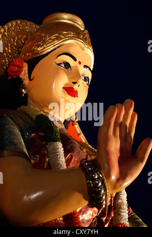 Dea indù Sri Durga devi benedire la scultura sul Tempio Festival processione a Kerala, India Foto Stock