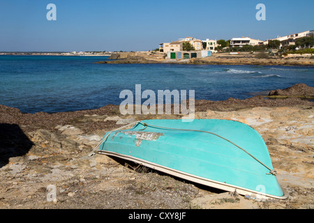 Ses Covetes maiorca isole baleari Spagna barca spiaggia spiaggia mediterranea Foto Stock