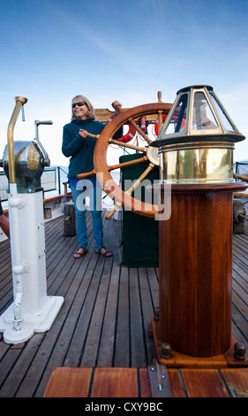 A bordo della storica tall ship schooner Zodiac navigando attraverso il San Juan Isole di Puget Sound nello Stato di Washington, USA. Foto Stock