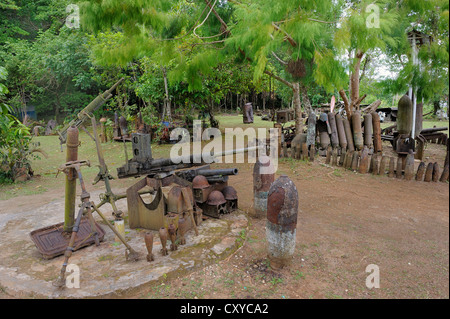 Armi e munizioni da guerra mondiale II Guerra del Pacifico, con reperti provenienti dalla regione, Battaglia di Biak, Pacific War Museum vicino a Kota Foto Stock