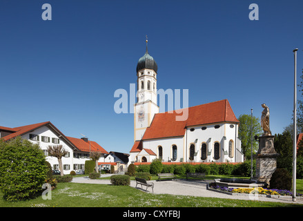 San Pietro e Paolo Chiesa in Oberalting, comune di Seefeld, regione Five-Lakes, Alta Baviera, Baviera, PublicGround Foto Stock