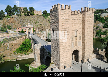 Puente de Alcantara, il ponte sul fiume Tagus, Rio Tajo, Toledo, Castilla-la Mancha, in Spagna, Europa PublicGround Foto Stock