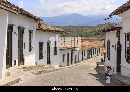 Una tipica strada di Giron, Santander, Colombia Foto Stock