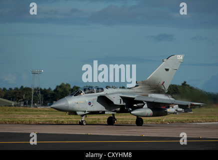 Panavia GR4 Tornado a RAF Lossiemouth, murene. Grampian Regione Scozia. SCO 8515 Foto Stock