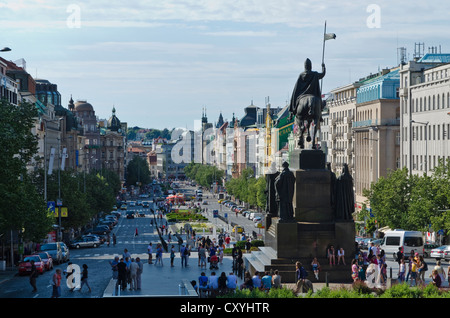 Václavské nám&#283;náměstí, Piazza Venceslao con il monumento di Venceslao, visto dal Museo Nazionale, Praga, Repubblica Ceca Foto Stock