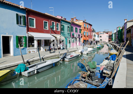 Colorfully case dipinte, Burano, Venezia, Veneto, Italia, Europa Foto Stock