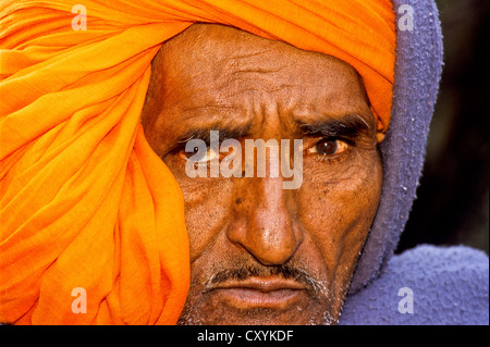 Ritratto di un pellegrino di Rajasthani, visitando il Tempio di Gangotri, Uttaranchal, India, Asia Foto Stock