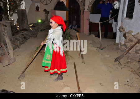 Old fashion scene di Natale, il Presepe vivente (Belen viviente) il 26 dicembre 2011 in Beas, Spagna Foto Stock