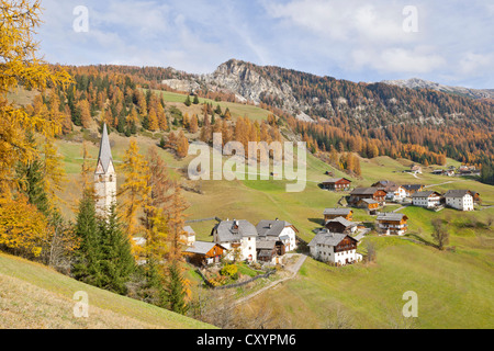 Vista del villaggio di tolpei, Wengen, Val Badia o val badia, alto adige, italia, europa Foto Stock