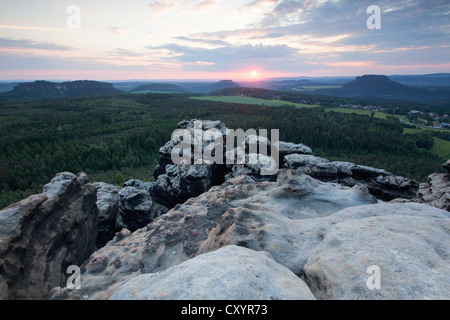 Tramonto sulla collina Gohrisch, Elba montagne di arenaria, Sassonia Foto Stock