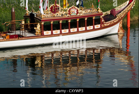 Vista ravvicinata di Vincenzo, la British Royal Barge commissionato come un omaggio alla Regina Elisabetta II per il suo Giubileo di Diamante Foto Stock