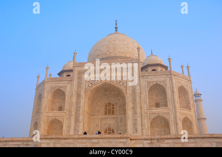 Taj Mahal, Mausoleo, costruito dall imperatore Mughal Shah Jahan in memoria della sua terza moglie Mumtaz Mahal, morto nel 1631 Foto Stock
