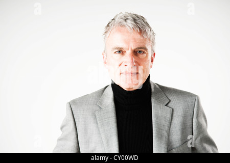 Ritratto di un imprenditore con un viso grave Foto Stock