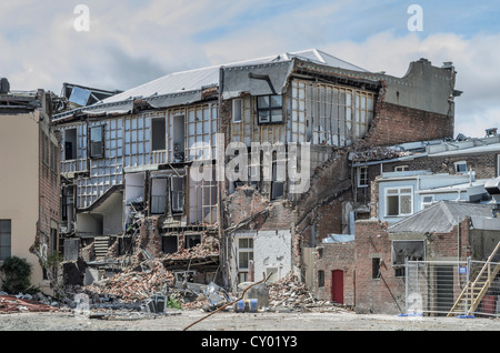 Gravemente casa distrutta dal terremoto nel cordoned fuori dal centro città di Christchurch zona sismica, Isola del Sud Foto Stock