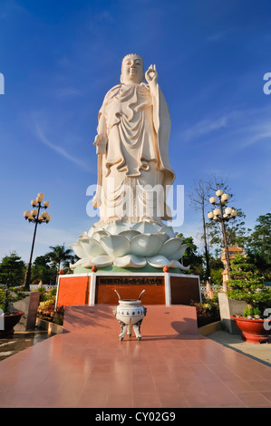 Statua di Buddha a Vinh Trang Pagoda, My Tho, Delta del Mekong, Vietnam, Asia sud-orientale, Asia Foto Stock