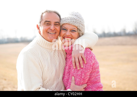Sorridente Coppia senior Foto Stock