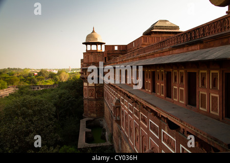 Le pareti esterne del Forte Rosso, Agra, Rajasthan, India, Asia Foto Stock