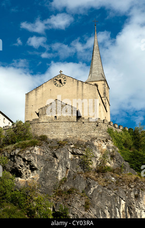 Chiesa del castello di San Romanus, con la tomba del poeta Rainer Maria Rilke, Raron, Vallese, Svizzera, Europa Foto Stock