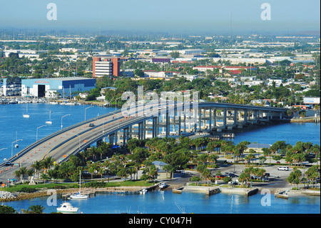 Vista di West Palm Beach, bridge, Florida, Stati Uniti d'America Foto Stock