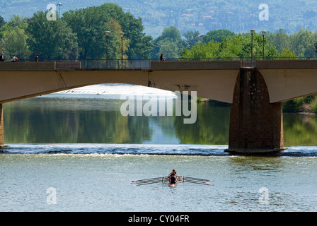 Ponte Amerigo Vespucci, Arno, Firenze (Firenze), il Sito Patrimonio Mondiale dell'UNESCO, Toscana, Italia, Europa Foto Stock