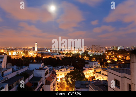 Paesaggio con la torre dell orologio di Casablanca, Grand Casablanca, Marocco, Maghreb, Africa Foto Stock