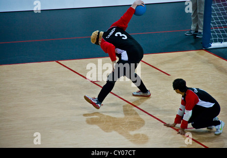 Femmina obiettivo canadese sfera team in azione contro il Giappone nella casella di rame a Londra 2012 giochi paralimpici. Il Canada ha vinto 1-0. Foto Stock