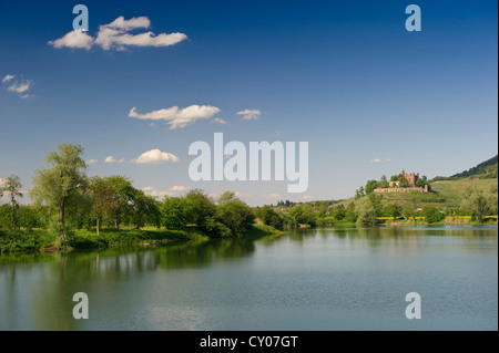 Schloss Ortenberg Castello con un lago all'ingresso Kinzigtal Valley, vicino a Offenburg, Ortenau, Foresta Nera Foto Stock