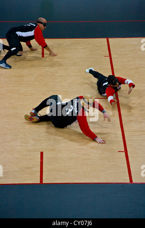 Canadian mens palla team in azione contro la Cina a Londra 2012 giochi paralimpici nella casella di rame Inghilterra Europa Foto Stock
