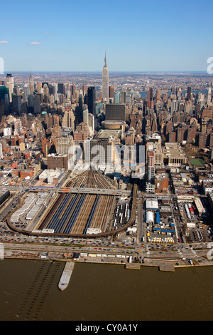 Vista aerea, volo turistico, W XXXIII Street, Penn Station, Empire State Building, Manhattan, New York New York Foto Stock