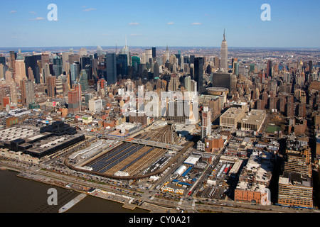 Vista aerea, volo turistico, W XXXIII Street, Penn Station, Empire State Building, Manhattan, New York New York Foto Stock