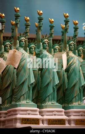 Negozio di souvenir della Statua della Libertà, Liberty Island, New York New York, Stati Uniti, America del Nord Foto Stock