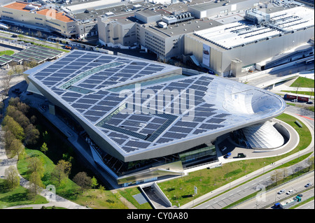 Vista dalla Torre della TV, Olympiaturm torre per BMW Welt, BMW World, Monaco di Baviera Foto Stock