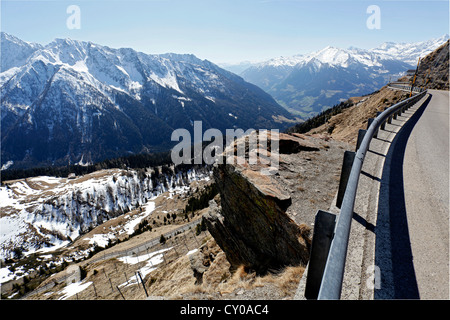 Pass strada del Passo di Monte Giovo verso St. Leonhard, Alto Adige, Italia, Europa Foto Stock