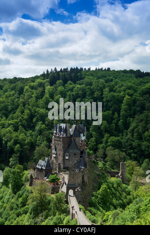 Burg Eltz Castle, la collina del castello del XII secolo, Wierschem, Eifel, Renania-Palatinato Foto Stock